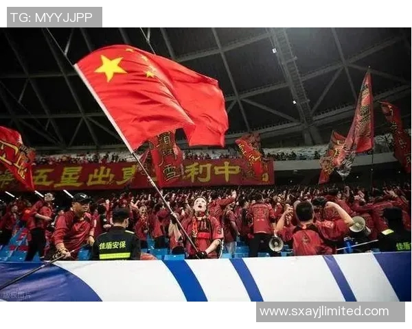 足球场上拼尽全力奔跑的球星们为何成为胜利的关键动力